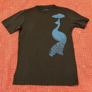 Arbor women’s small peacock graphic blue on gray Short Sleeve T-shirt